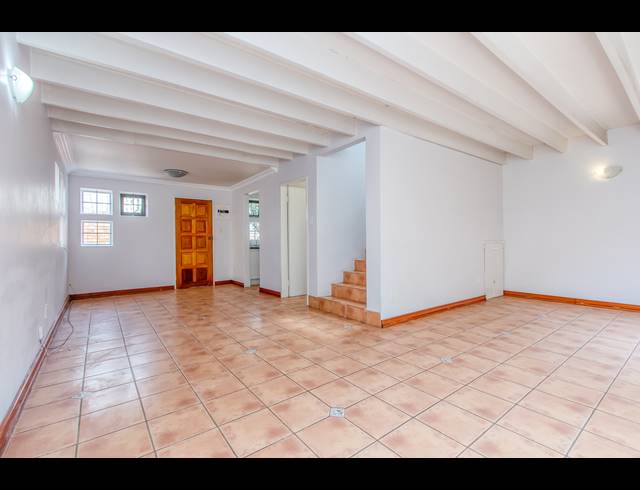 2.5 BEDROOM TOWNHOUSE TO LET IN PARKMORE